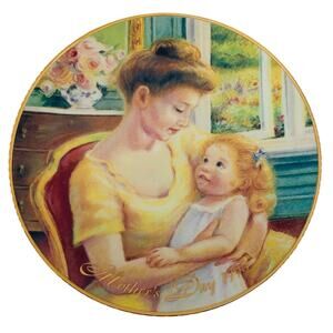 Collectors Plate A Mothers Love 1995 Porcelain Mothers Day Avon 22K Gold Rim